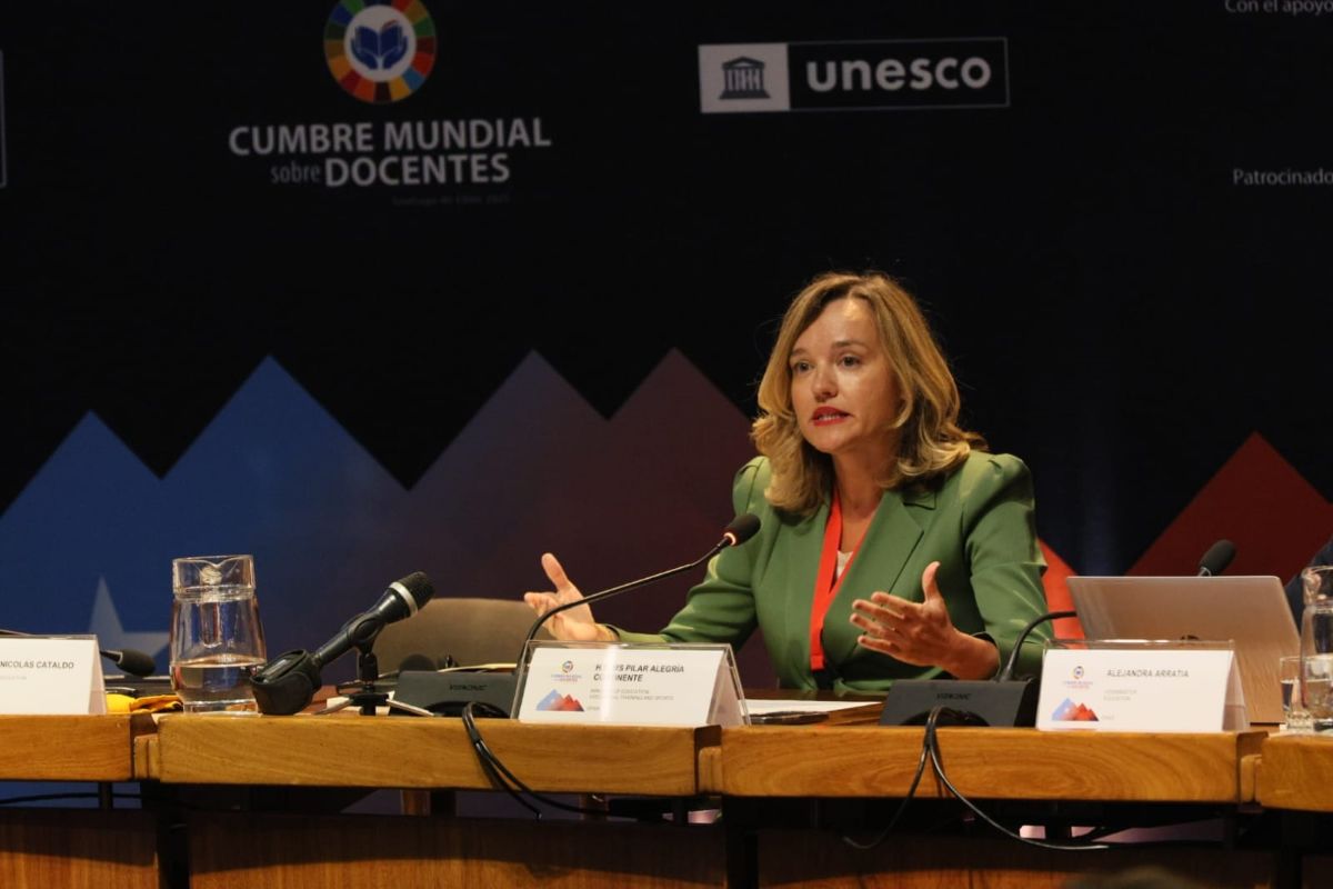 Alegría defiende el papel insustituible de los docentes y reclama la necesidad de cuidar a quienes nos cuidan desde las aulas