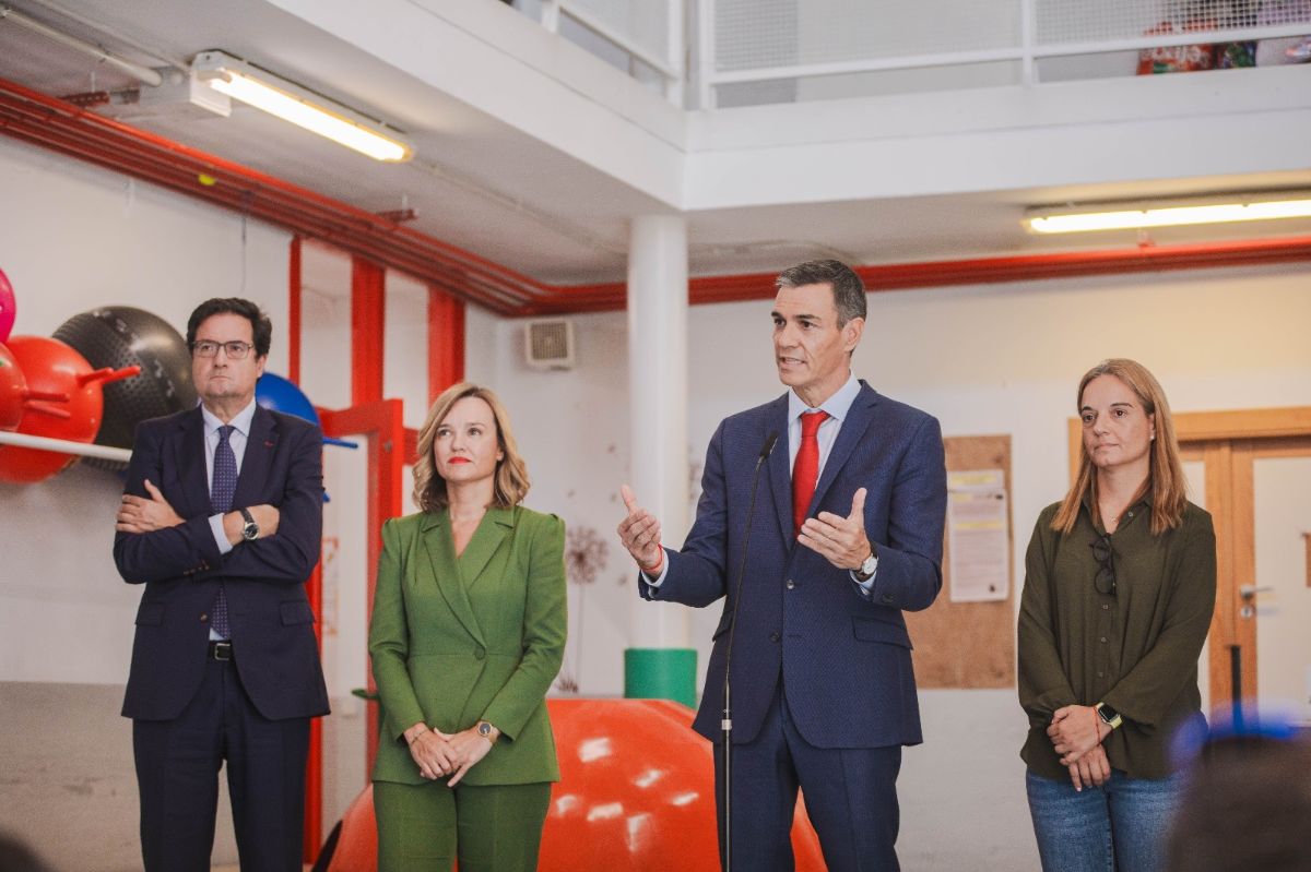 El Presidente anuncia que se reducirán por ley las horas lectivas del profesorado y se rebajarán las ratios