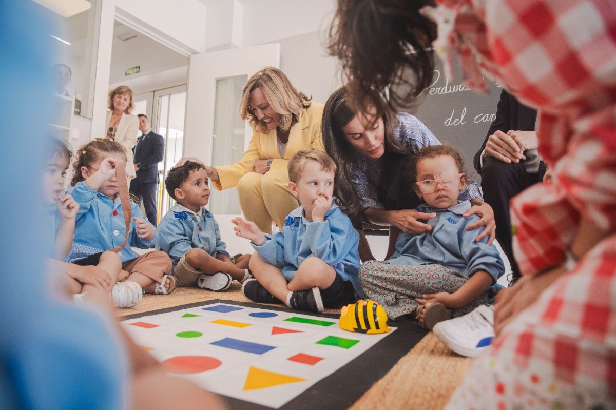 El curso escolar arranca con 120.000 docentes más que hace 10 años y  8,2 millones de alumnos