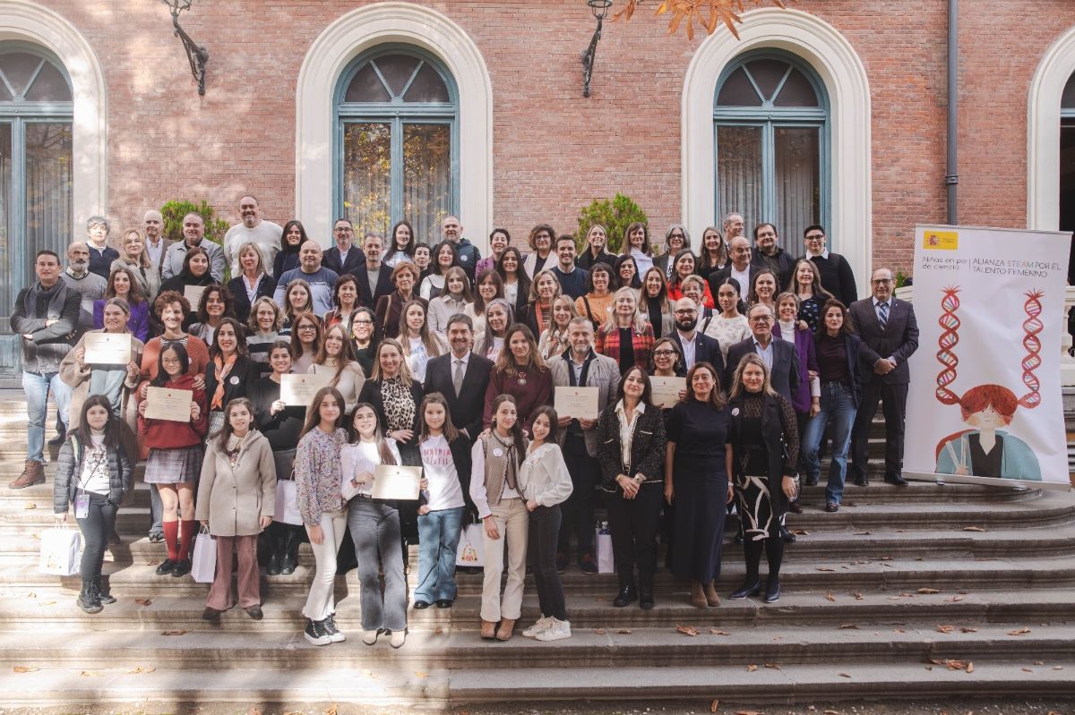 El Ministerio concede los Premios STEAM en reconocimiento a proyectos educativos que fomentan la ciencia y la tecnología entre las niñas