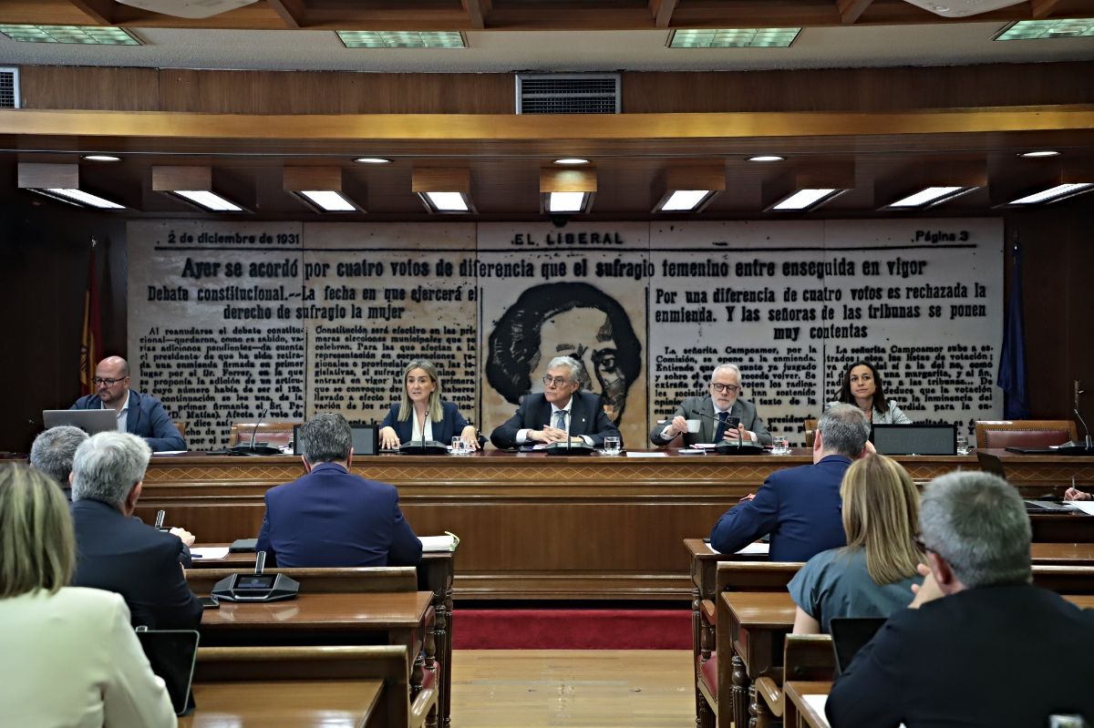 Milagros Tolón expone en el Senado los principales logros del Ministerio y los nuevos proyectos educativos