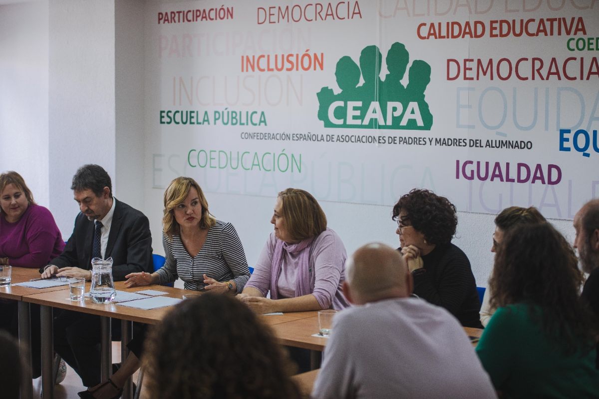 Pilar Alegría herhaalt de gezamenlijke inzet van het ministerie en CEAPA voor openbaar onderwijs