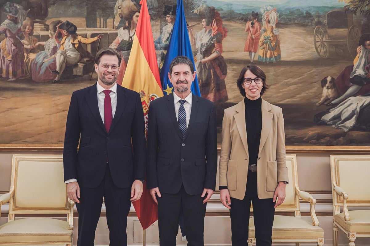 El Ministerio de Educación, Amazon y AWS firman un acuerdo para la formación de medio millón de jóvenes en habilidades digitales