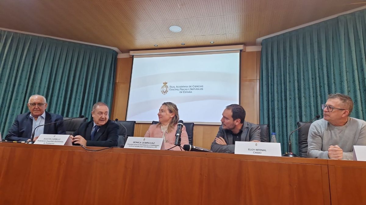 Mónica Domínguez interviene en la presentación de ‘Explorando la Ciencia’