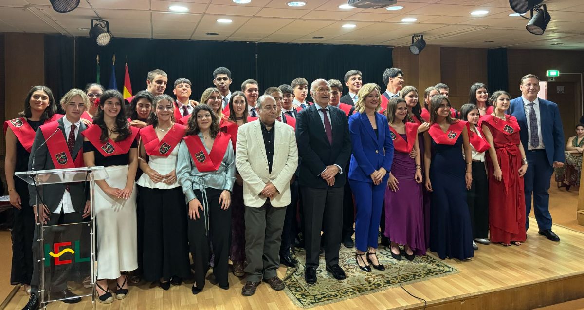 Pilar Alegría pone en valor la capacidad crítica del alumnado en el actual contexto internacional
