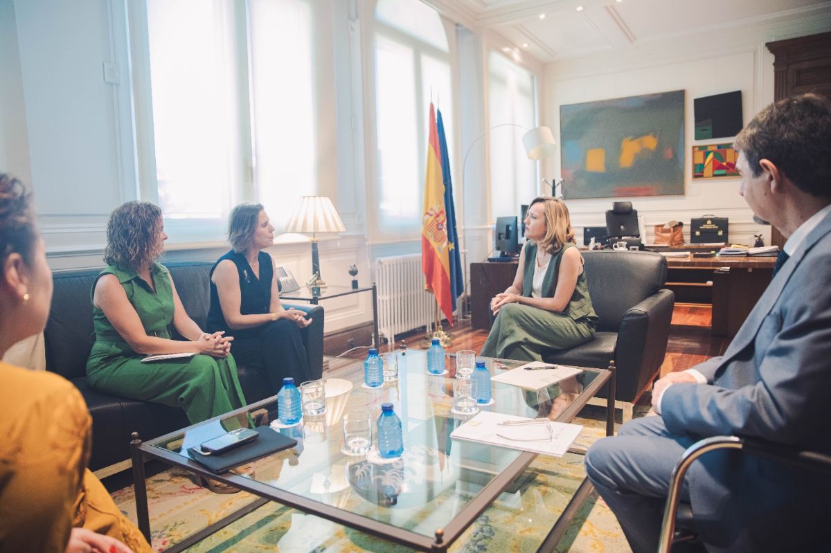 Alegría mantiene un encuentro con la nueva secretaria general de Enseñanza de UGT