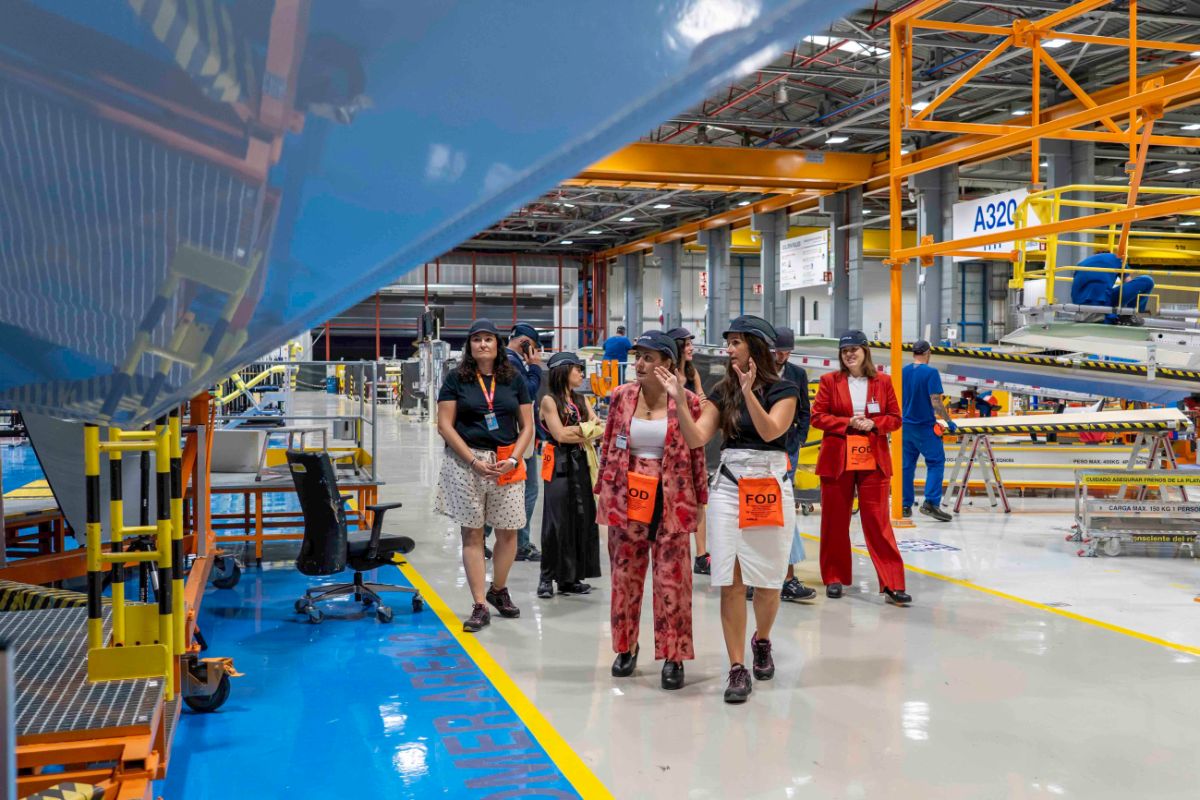 La secretaria general de Formación Profesional, Esther Monterrubio, visita las instalaciones de Airbus en Getafe (Madrid)