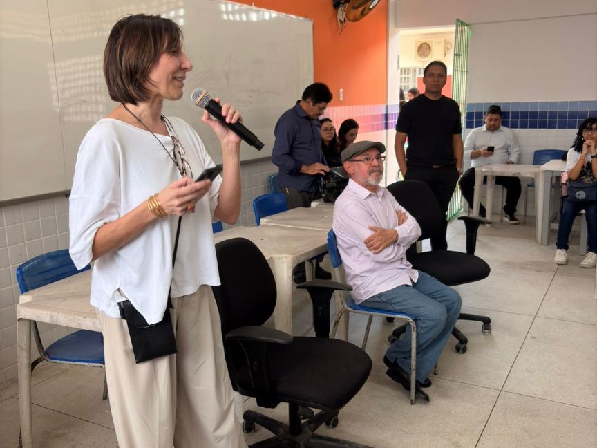 Hablando a los estudiantes del ECITE