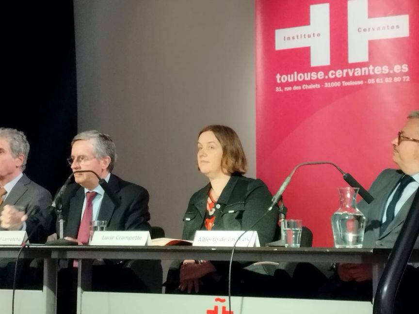 Las autoridades presentes en la ceremonia.