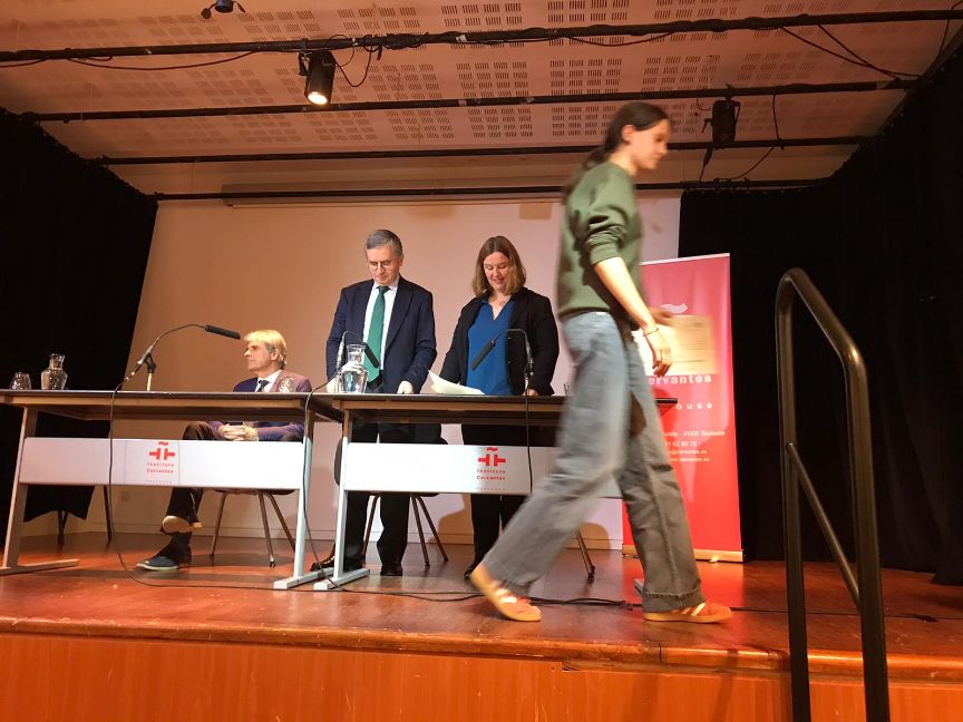 Recogiendo sus títulos