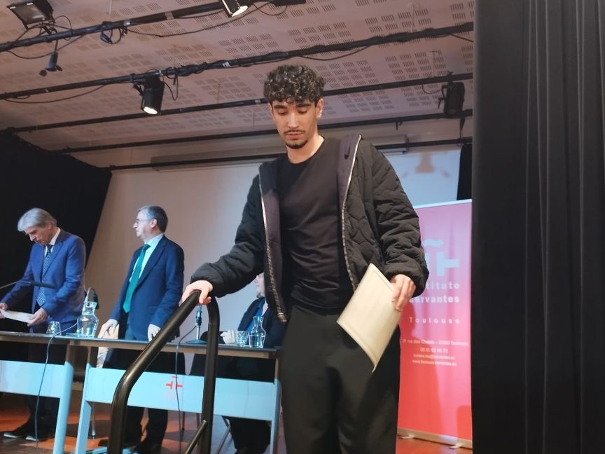 Recogiendo sus títulos