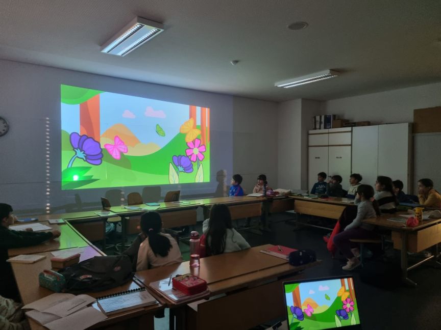 Disfrutando del poema cantado " Mariposa del aire"