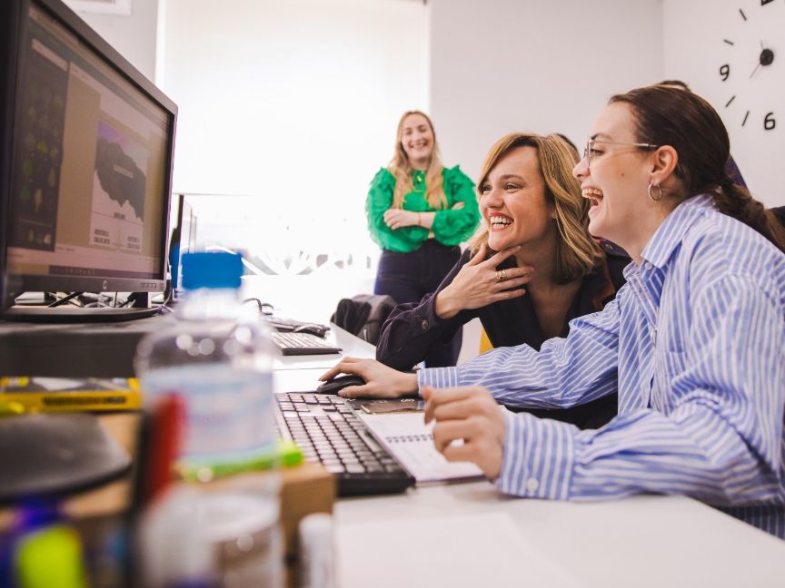 La ministra Pilar Alegría en su visita a la empresa Grupo Centro Sur