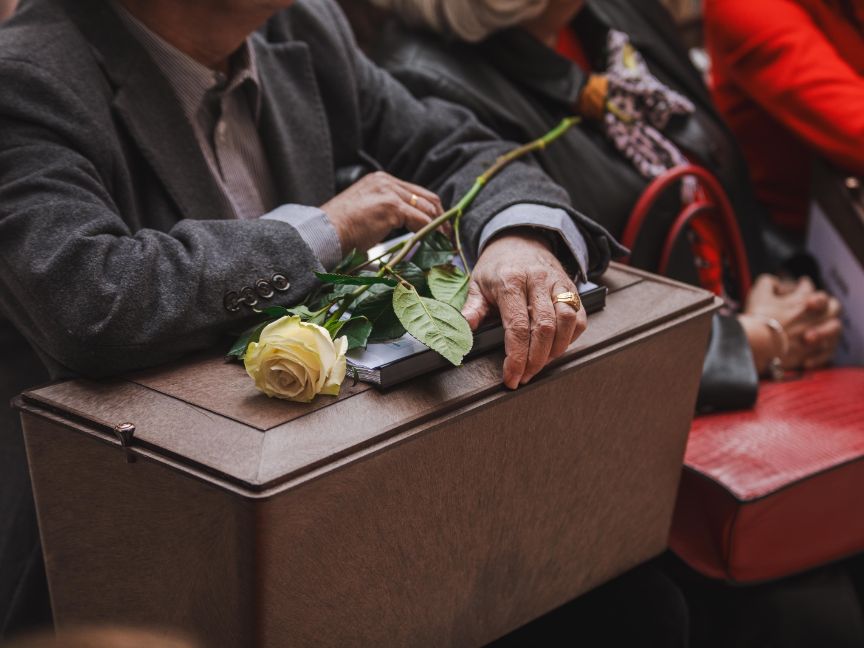 Los ministros Alegría y Torres entregan en Magallón (Zaragoza) los restos localizados en Cuelgamuros de 17 víctimas de la Guerra