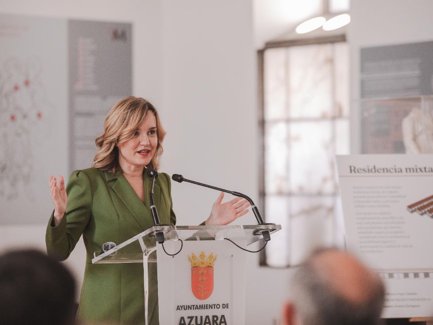 Pilar Alegría destaca en Azuara la importancia de que las administraciones ofrezcan oportunidades en el medio rural