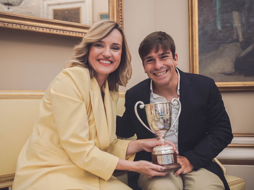 Pilar Alegría recibe al tenista Martín de la Puente, campeón de Wimbledon en dobles en 2025