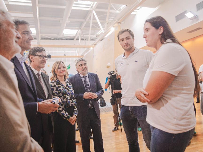 Pedro Sánchez y Pilar Alegría vistan el Centro de Alto Rendimiento de Sant Cugat