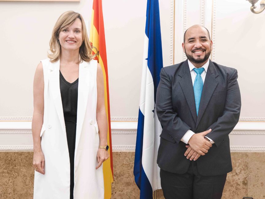 La ministra Pilar Alegría con el ministro de Educación de Honduras