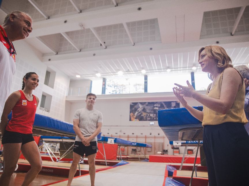 Pilar Alegría visita el Centro de Alto Rendimiento de Sant Cugat