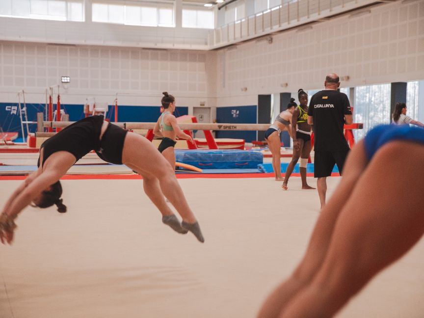 Pilar Alegría visita el Centro de Alto Rendimiento de Sant Cugat