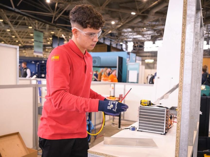 España logra tres medallas de excelencia en las olimpiadas de la Formación Profesional celebradas en Lyon