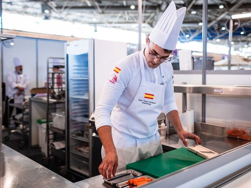 Ethan Álvarez (Cataluña), medalla de excelencia en la categoría de Cocina.