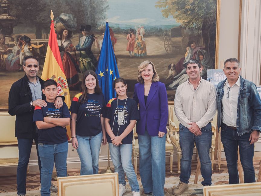 Pilar Alegría recibe al CEIP San Ignacio del Viar de Alcalá del Río (Sevilla), cuyos alumnos han creado la primera Constitución Escolar Lunar