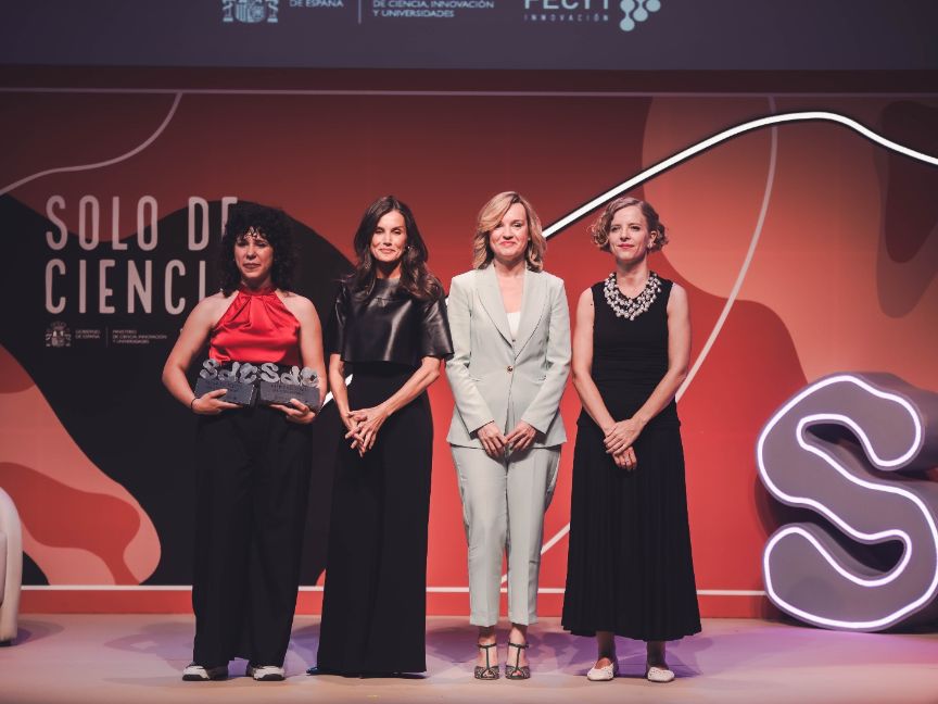Pilar Alegría asiste junto a la Reina al certamen de monólogos científicos ‘Solo de Ciencia’