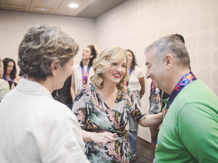 Pilar Alegría felicita a la selección femenina de baloncesto por su plata en el Eurobasket