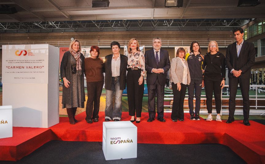 Foto de familia del homenaje a Carmen Valero