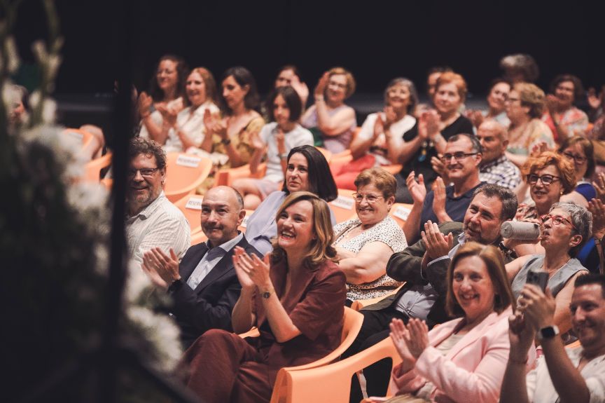 Pilar Alegría ensalza la labor de los centros de adultos como motor de convivencia y creación de vínculos