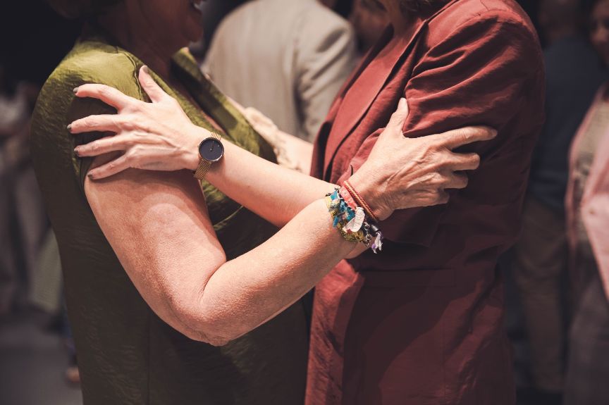 Pilar Alegría ensalza la labor de los centros de adultos como motor de convivencia y creación de vínculos