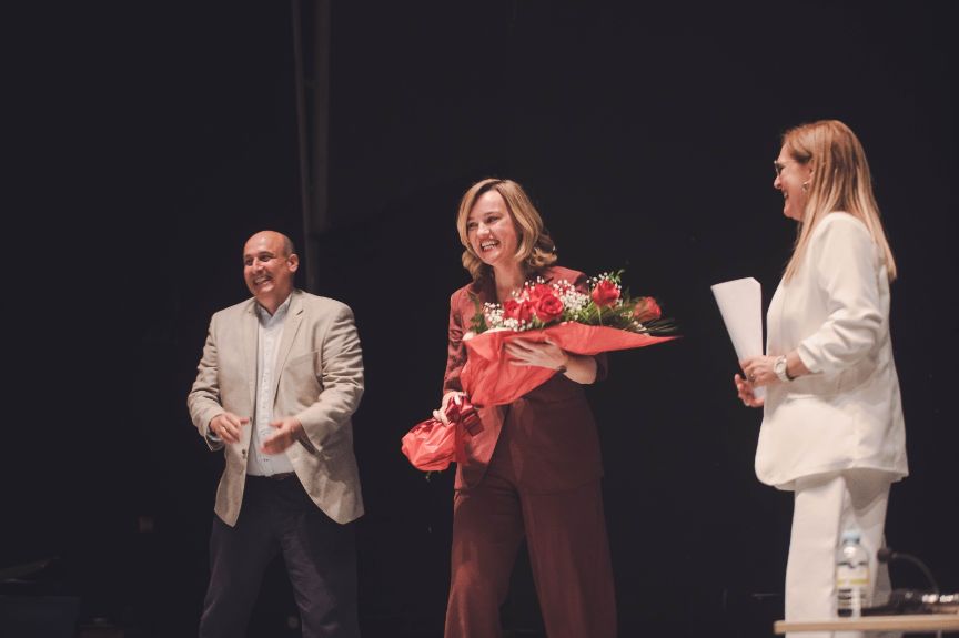 Pilar Alegría ensalza la labor de los centros de adultos como motor de convivencia y creación de vínculos