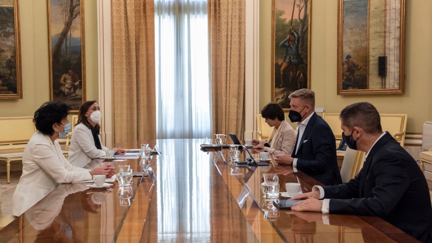 La ministra de Educación y FP, Isabel Celaá, reunida con el presidente de SEAT, Wayne Griffiths.