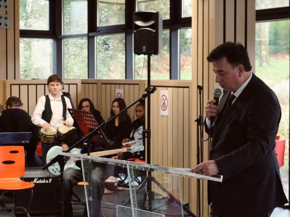 El rector de la Academia de Rennes, don Emmanuel Ethis.
