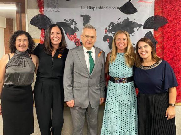 El director de la Sección junto con miembros de la Apaseli
