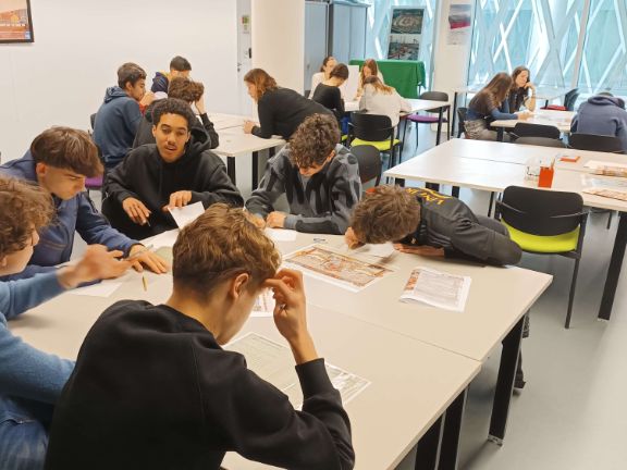 Un momento del taller que realizaron los alumnos en los Archivos