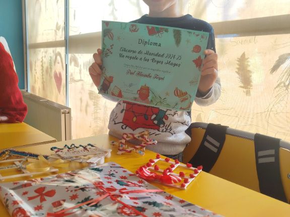 Paul, con su diploma de ganador del concurso