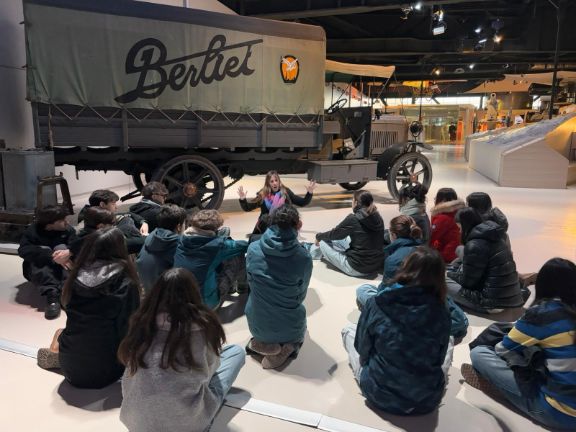 Un momento de la vista guiada en el museo