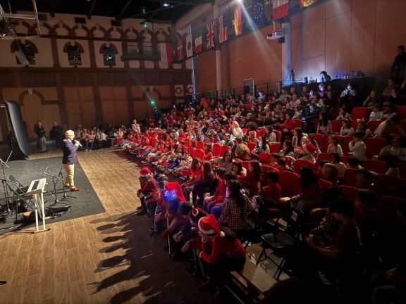 Vista general del Ágora del Lycée durante la recepción a los Reyes Magos