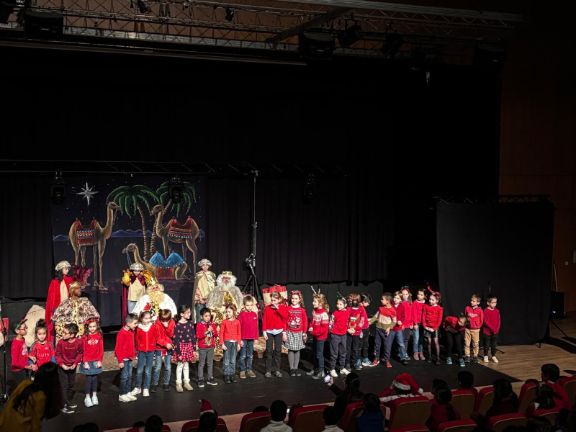 Los alumnos de Primaria cantando un villancico