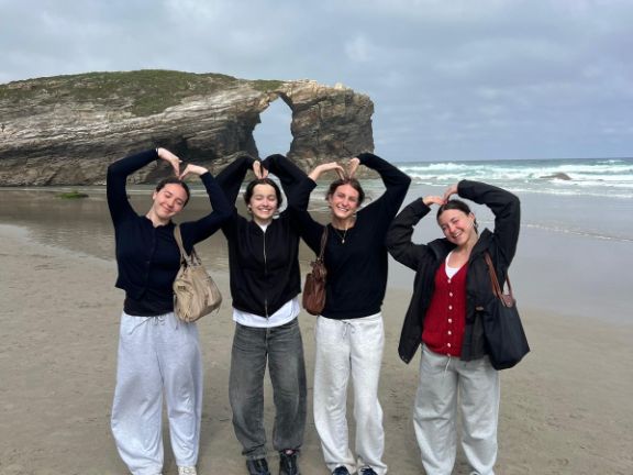 Unas alumnas en la playa