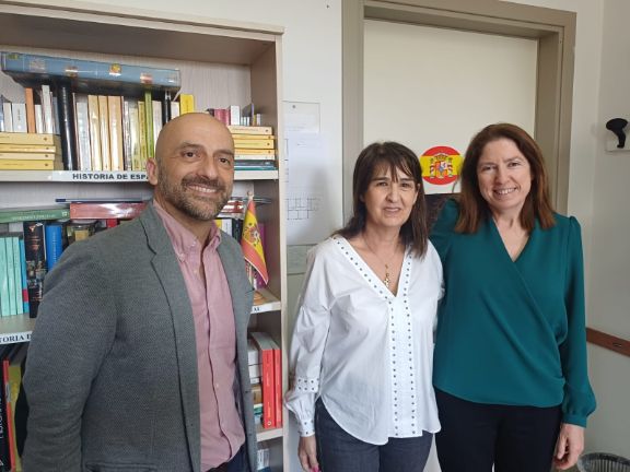 directora Paola Cossu, consejera Educación María del Ángel Muñoz Muñoz