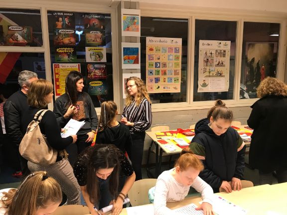 Eva informando en el Open dag