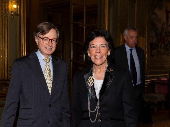 La ministra de Educación y FP ha mantenido, asimismo, un encuentro con el embajador de España en Francia, Fernando Carderera Soler