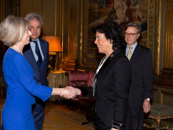 La ministra y portavoz del Gobierno, Isabel Celaá, también se ha reunido con la subdirectora general de UNESCO, Stefania Giannini