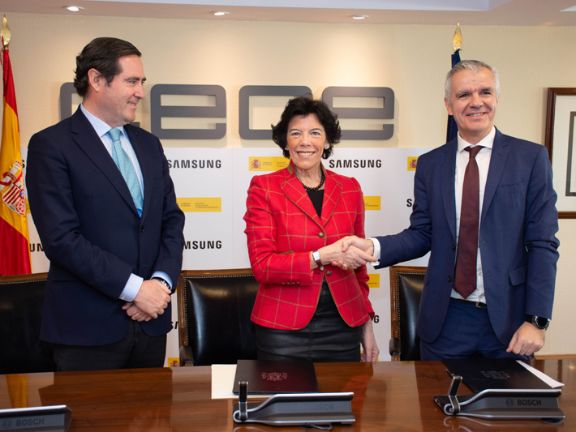 Firma del acuerdo con Samsung
