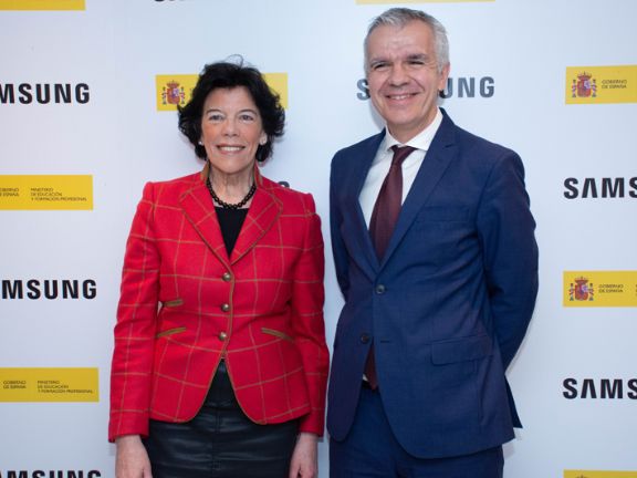 Firma del acuerdo con Samsung