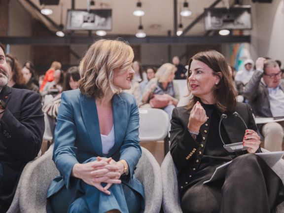 Pilar Alegría apuesta por educar en el pensamiento crítico a los jóvenes frente a la desinformación