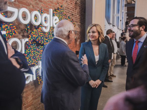 Pilar Alegría apuesta por educar en el pensamiento crítico a los jóvenes frente a la desinformación